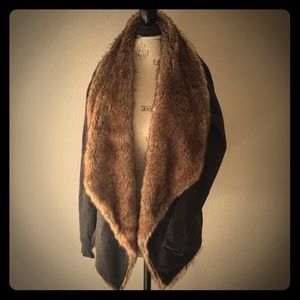 Faux fur collar, gray sweatshirt jacket